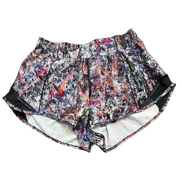 Lululemon Hotty Hot Short II 2.5" Vitalize Multi Black Gym Train Shorts - Size 6 - Picture 1 of 8